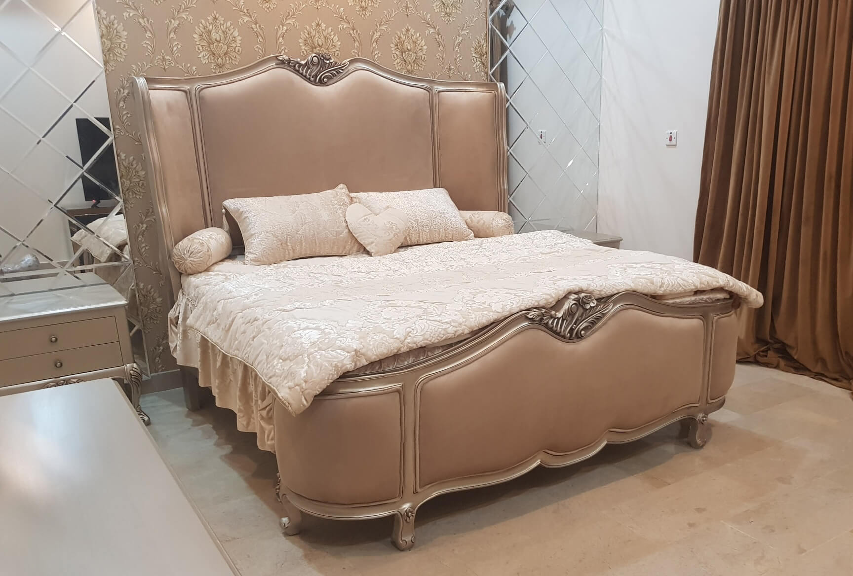 Victorians Royale Bed Set